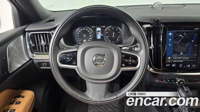 Volvo V60 2020 — photo 12