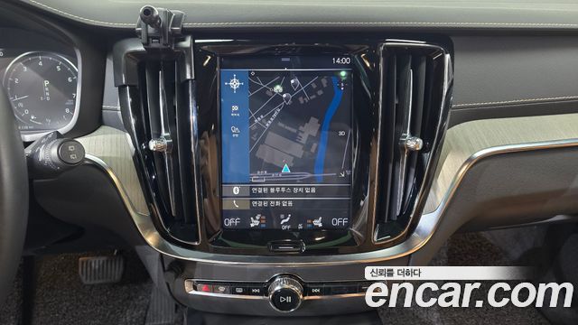 Volvo V60 2020 — photo 13