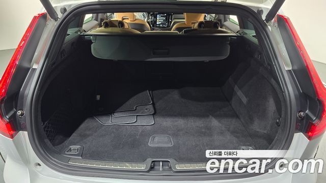 Volvo V60 2020 — photo 20