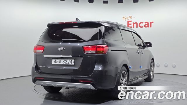 Kia Canival 2016 — photo 2