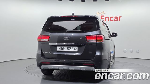 Kia Canival 2016 — photo 4