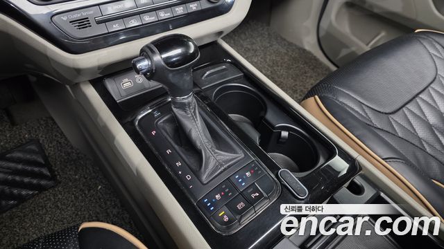 Kia Canival 2016 — photo 9