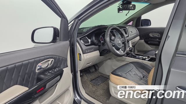 Kia Canival 2016 — photo 10