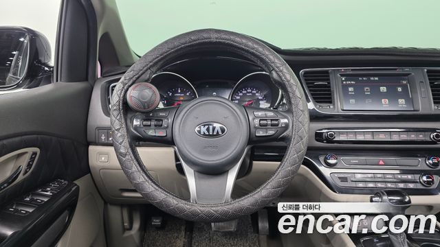 Kia Canival 2016 — photo 15