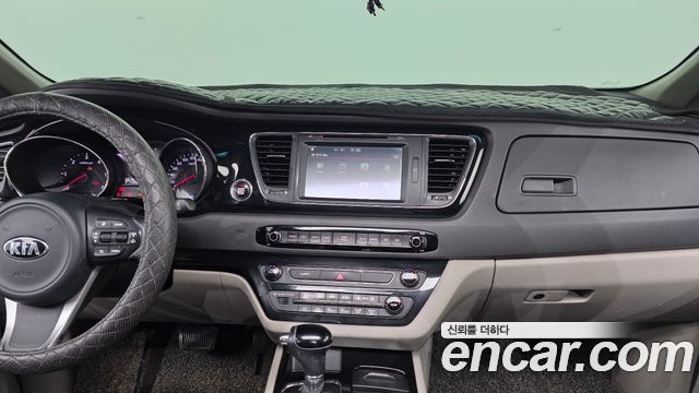 Kia Canival 2016 — photo 16