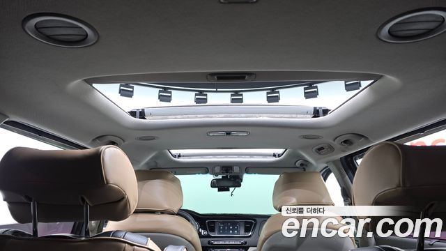 Kia Canival 2016 — photo 18