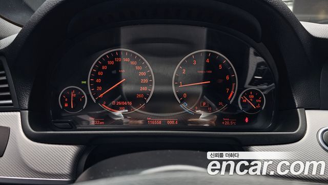 BMW 5-Series 2012 — photo 11