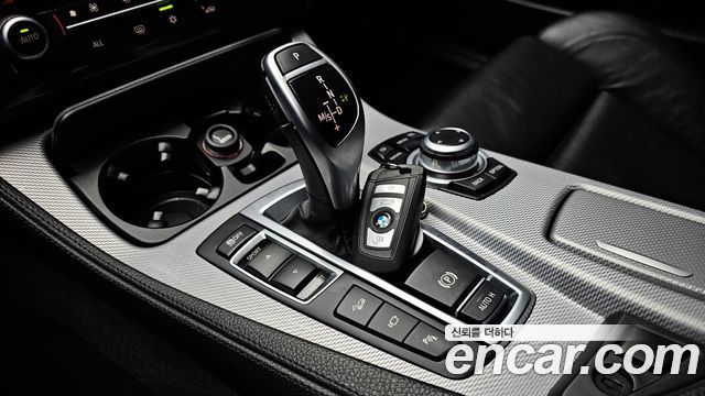 BMW 5-Series 2012 — photo 12
