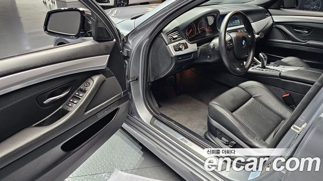 BMW 5-Series 2012 — photo 13