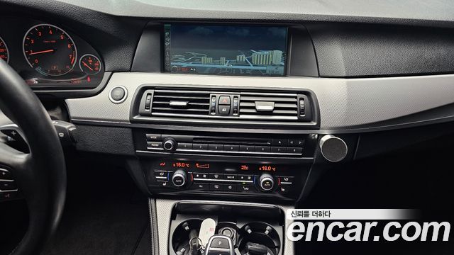 BMW 5-Series 2012 — photo 22