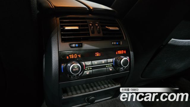 BMW 5-Series 2012 — photo 24