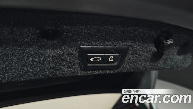 BMW 5-Series 2012 — photo 26