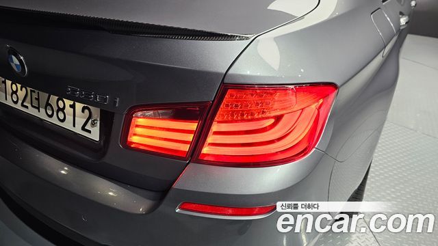 BMW 5-Series 2012 — photo 9