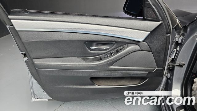 BMW 5-Series 2012 — photo 14