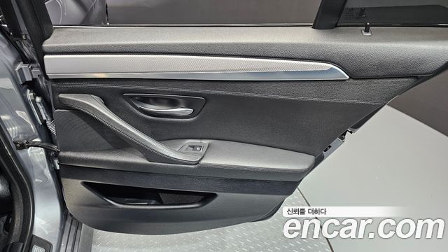 BMW 5-Series 2012 — photo 15
