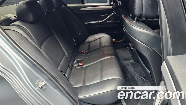 BMW 5-Series 2012 — photo 16