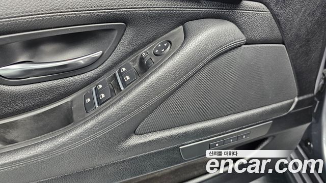 BMW 5-Series 2012 — photo 28