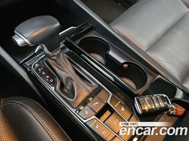 Kia K7 2016 — photo 12