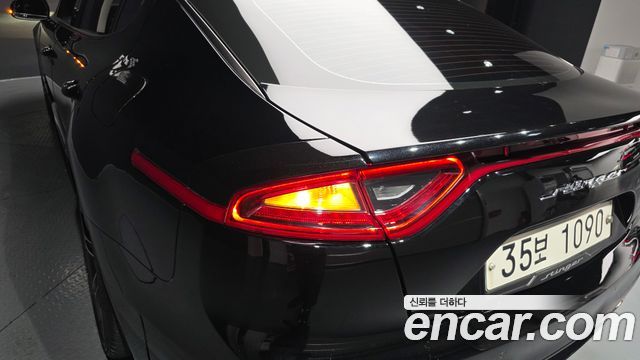 Kia Stinger 2018 — photo 9
