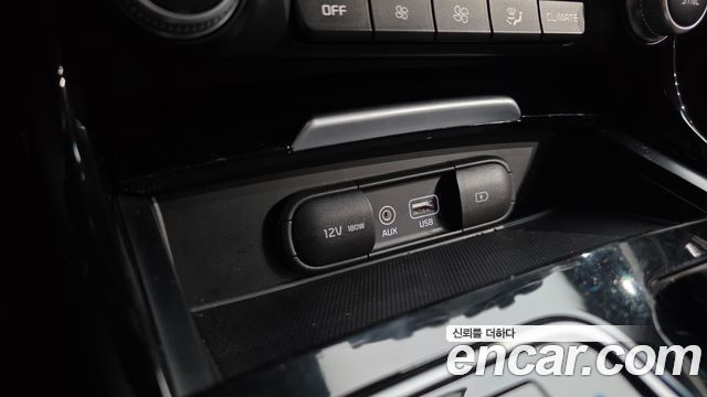 Kia Stinger 2018 — photo 16