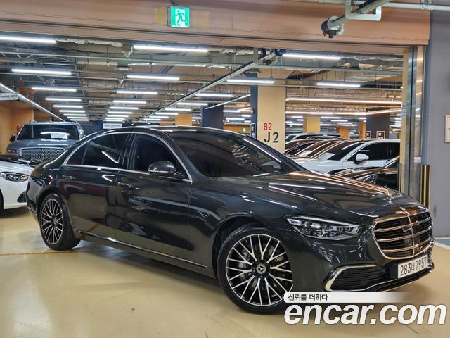 Mercedes-Benz S-Class 2025 — photo 1