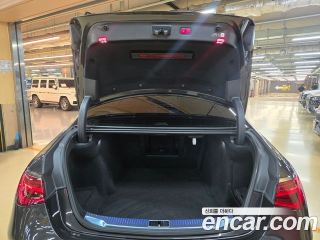 Mercedes-Benz S-Class 2025 — photo 12