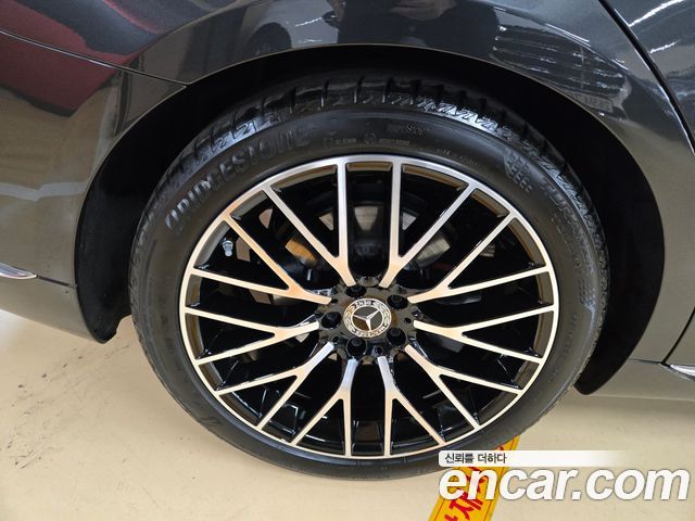 Mercedes-Benz S-Class 2025 — photo 16