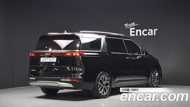 Kia Canival 2023 — photo 2