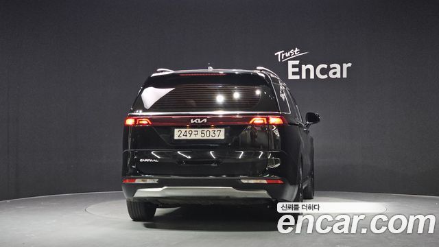 Kia Canival 2023 — photo 4