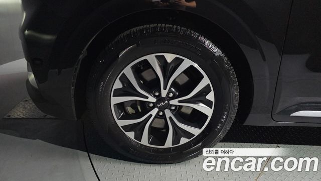Kia Canival 2023 — photo 5