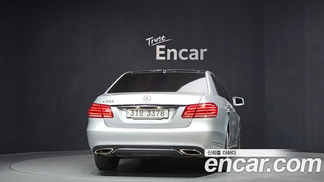 Mercedes-Benz E-Class 2014 — photo 4