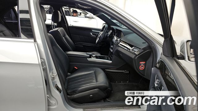 Mercedes-Benz E-Class 2014 — photo 11