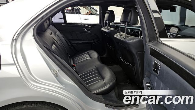 Mercedes-Benz E-Class 2014 — photo 12