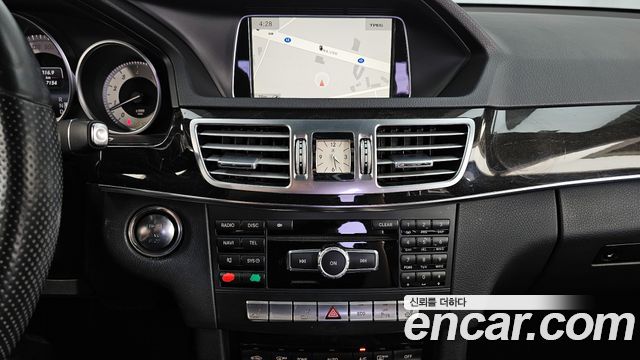 Mercedes-Benz E-Class 2014 — photo 14