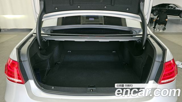 Mercedes-Benz E-Class 2014 — photo 20