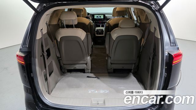 Kia Canival 2022 — photo 31