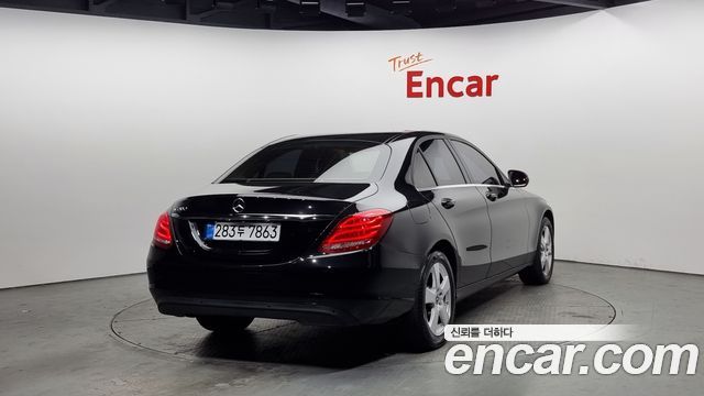 Mercedes-Benz C-Class 2018 — photo 2