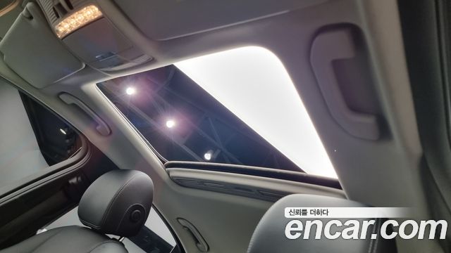 Mercedes-Benz C-Class 2018 — photo 11