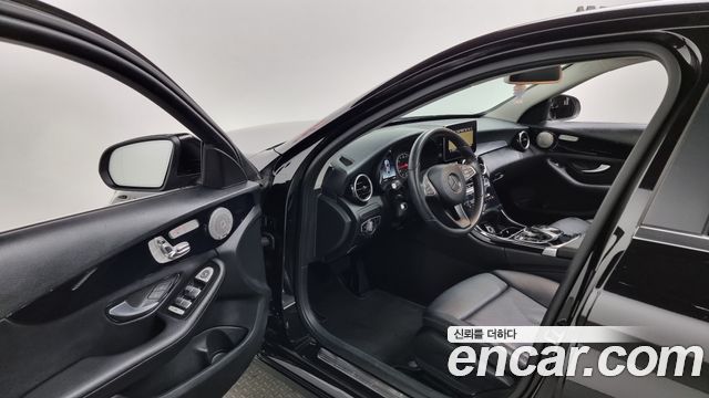 Mercedes-Benz C-Class 2018 — photo 12