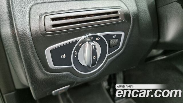 Mercedes-Benz C-Class 2018 — photo 14