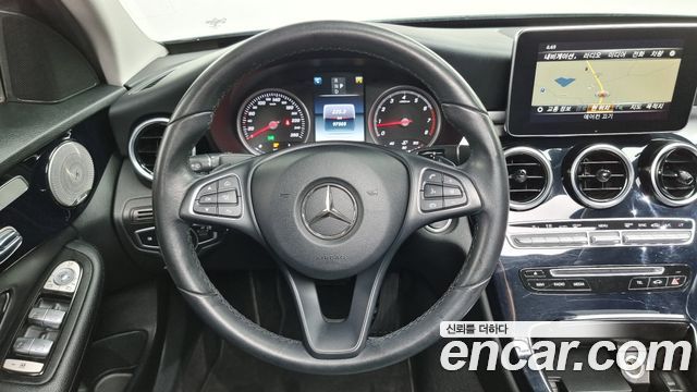 Mercedes-Benz C-Class 2018 — photo 15
