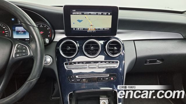 Mercedes-Benz C-Class 2018 — photo 16