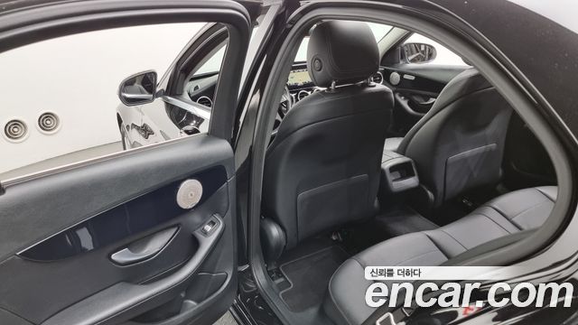 Mercedes-Benz C-Class 2018 — photo 18