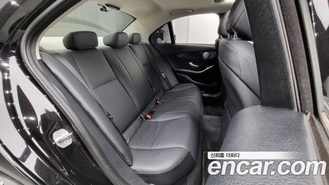 Mercedes-Benz C-Class 2018 — photo 19
