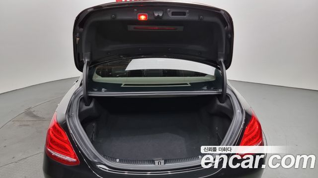 Mercedes-Benz C-Class 2018 — photo 20