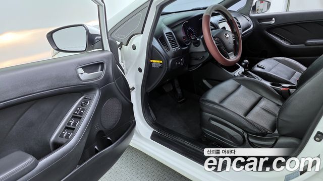 Kia K3 2014 — photo 13