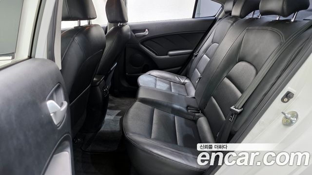 Kia K3 2014 — photo 18
