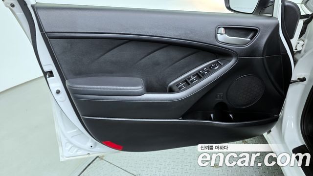Kia K3 2014 — photo 14