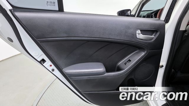 Kia K3 2014 — photo 15