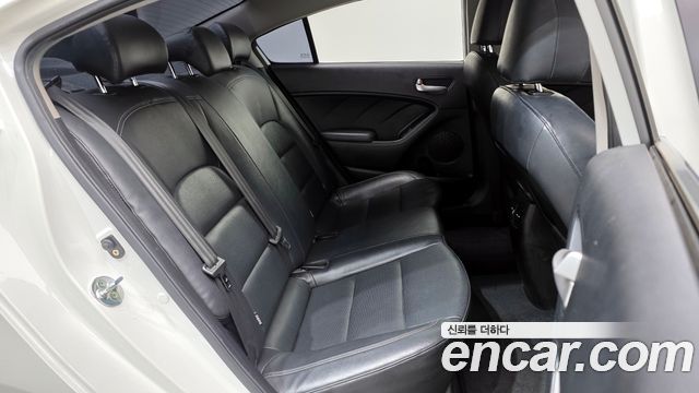 Kia K3 2014 — photo 16